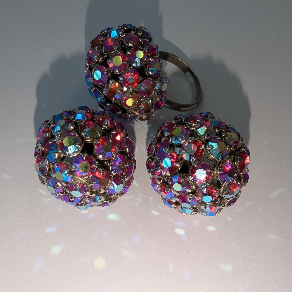 EVC WARNER SIGNED RED AB RING & CLIP ON EARRING SET